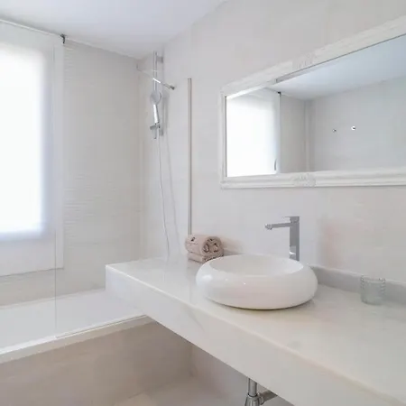 Stunning In With 2 Bedrooms, Wifi And Swimming Pool Естепона