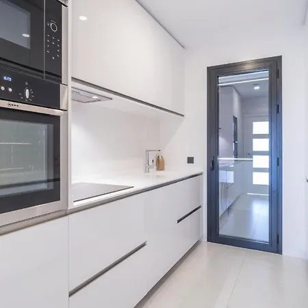Stunning In With 2 Bedrooms, Wifi And Swimming Pool *