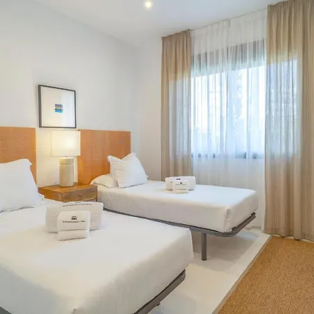 Stunning In With 2 Bedrooms, Wifi And Swimming Pool *